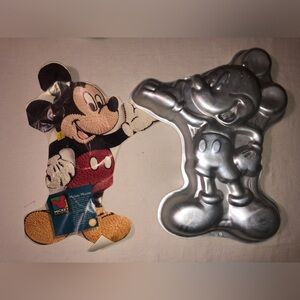 Wilton Mickey Mouse cake pan